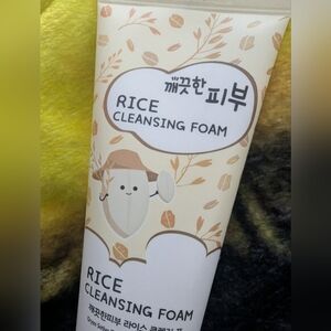 esfolio Rice Cleansing Foam Face Wash – Gentle Daily 5.29 Ounce